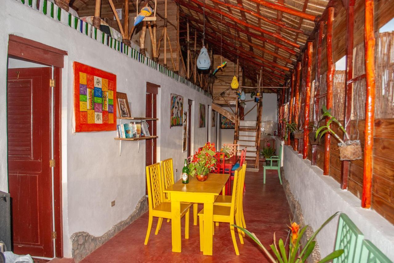 Hostel La Ballena Backpacker Las Galeras Exterior photo